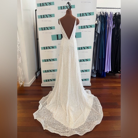 Deep V Sequin gown with train - Picture 3 of 6